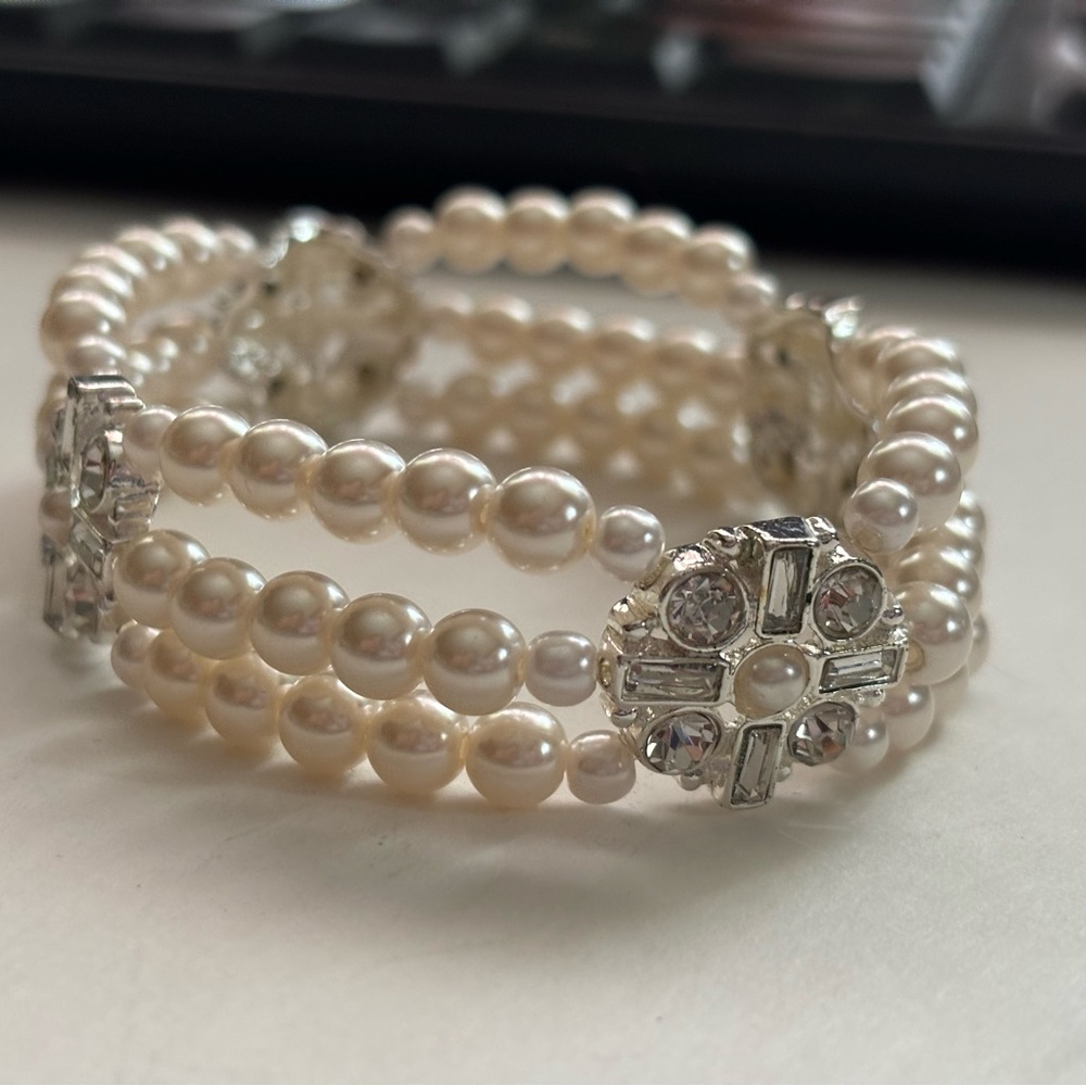 💗💗💗Vintage estate sale possible pearls, UNTESTED, with Crystal like Flower - Picture 3 of 5